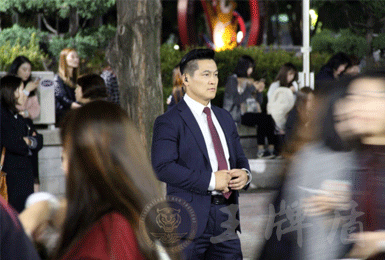 我们的私人保镖都经过严格的专业训练，无论是格斗技巧、战术应对，还是安全防范知识，都具备顶尖水平，能够为您的安全保驾护航。