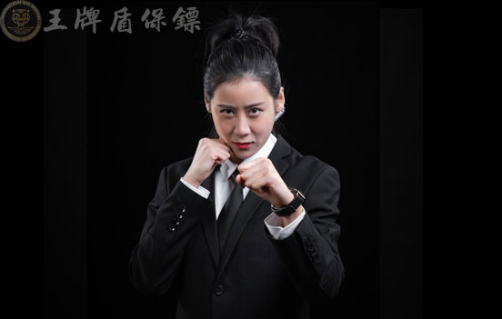 成都女保镖形象气质好、擅长应急处突，紧急撤离